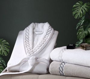 Luxury 5 star hotel bathrobe embroidery collar high quality